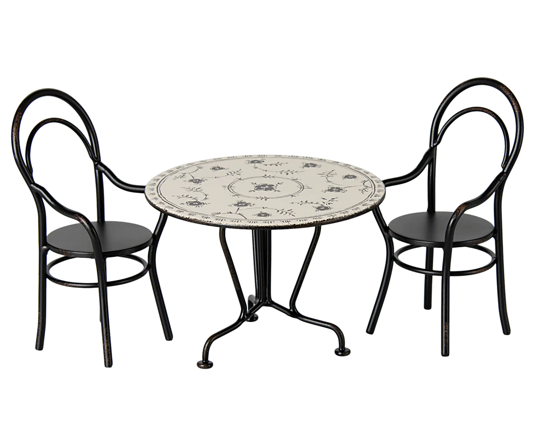 Mesa de jantar, conjunto com 2 cadeiras