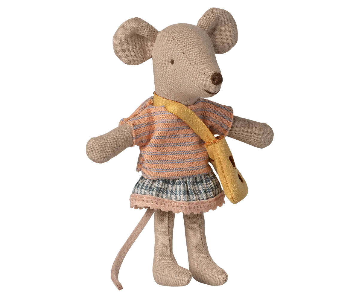 Ratinha Irmã mais nova com bolsa