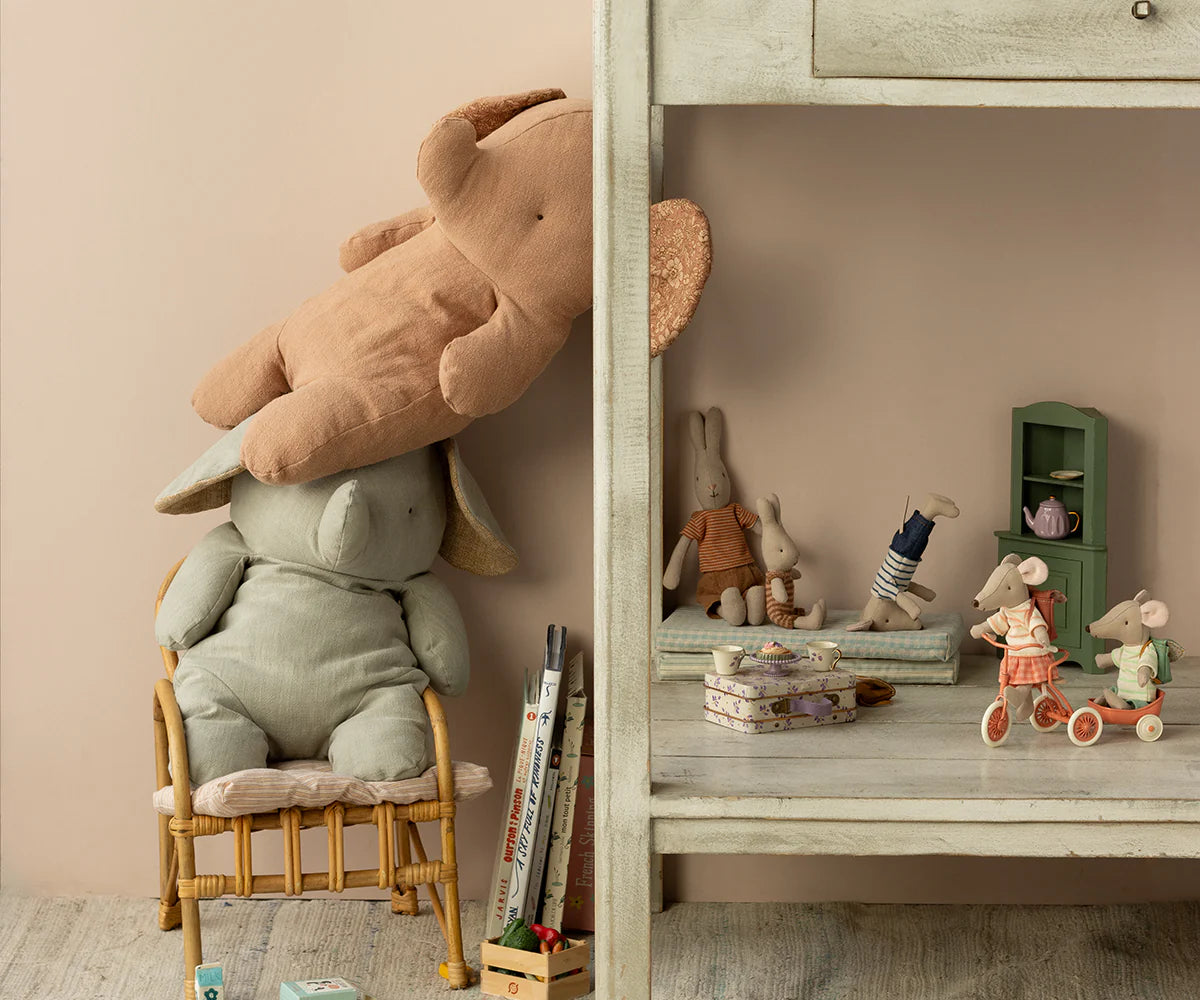 Elefante grande cinzento