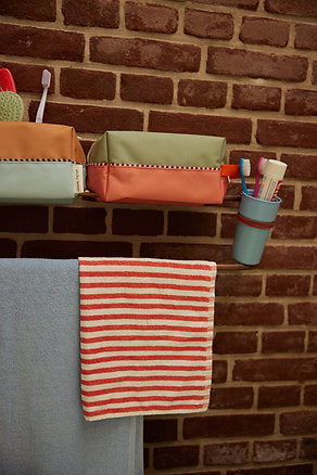 Necessaire metade coral/verde seco