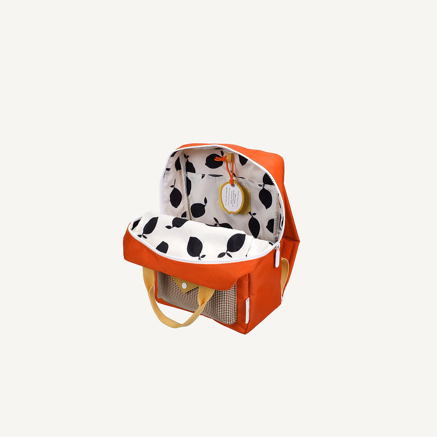 Mochila média laranja envelope castanho quadradinhos