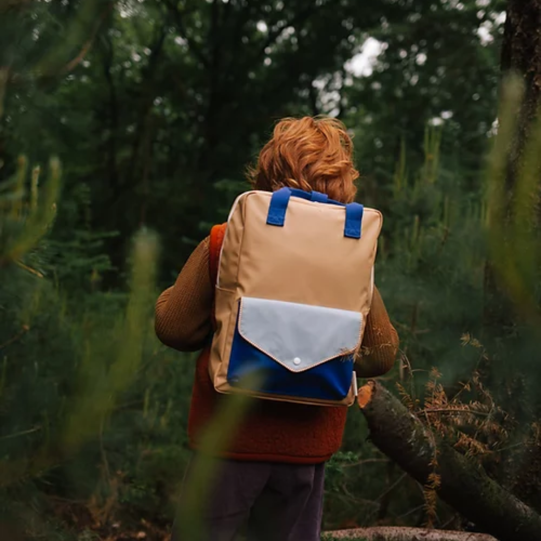 Mochila grande amarela torrado alças azul escuro bolso envelope