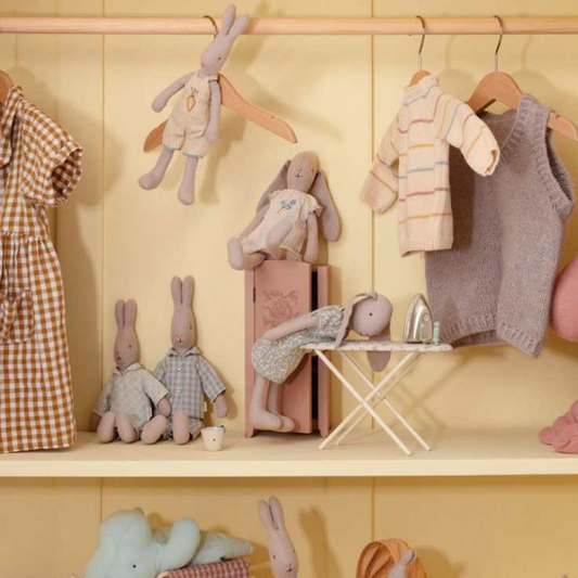 Coelho tamanho 2 jardineiras cenoura