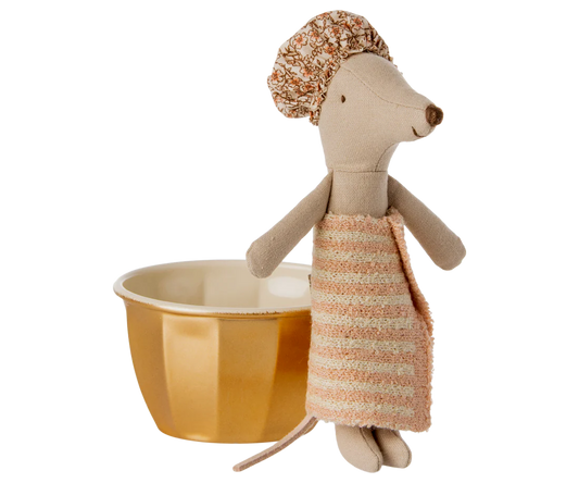 Ratinho no spa rosa