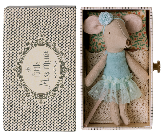 Ratinho bailarina na gaveta, little sister