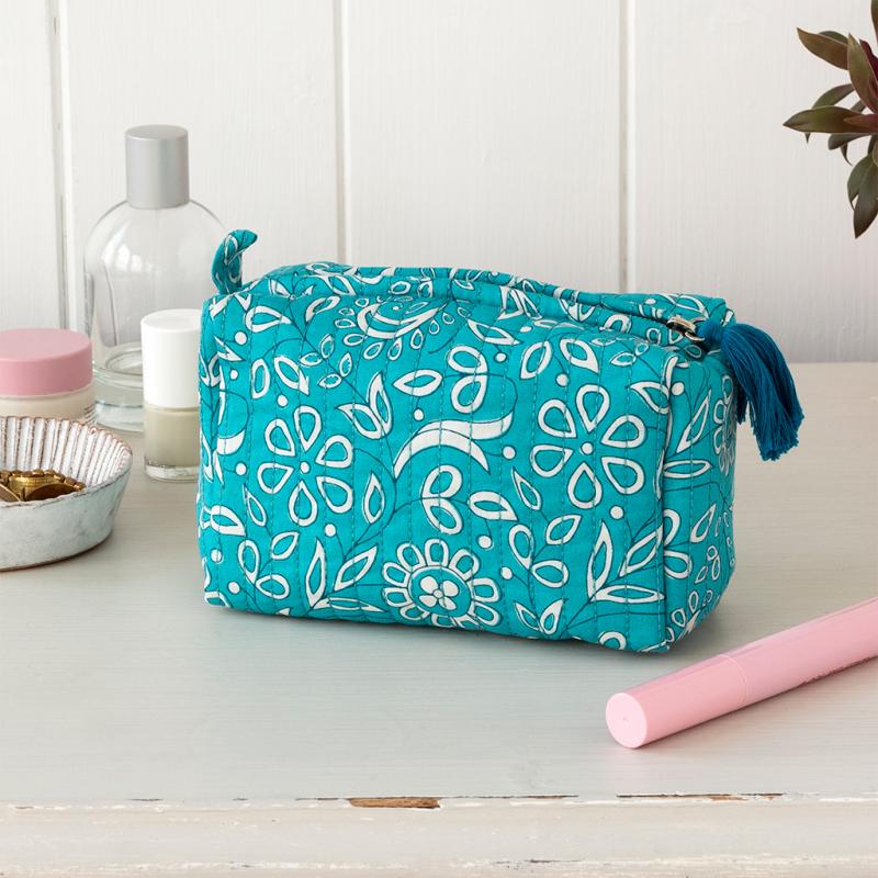 Necessaire pequeno acolchoado Radhika