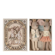 Carregar imagem no visualizador da galeria, Ratinhos gémeos royal family na caixa