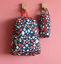 Carregar imagem no visualizador da galeria, Mini mochila Morangos