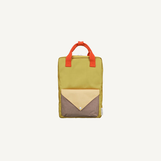 Mochila grande amarela envelope castanho quadradinhos