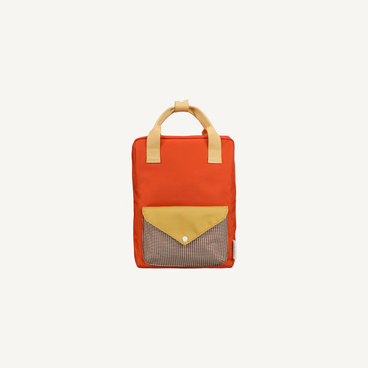 Mochila média laranja envelope castanho quadradinhos