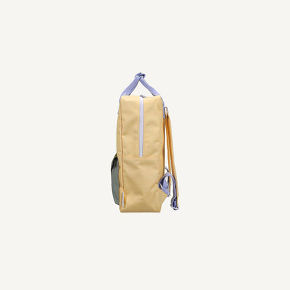 Mochila grande amarela envelope verde quadradinhos