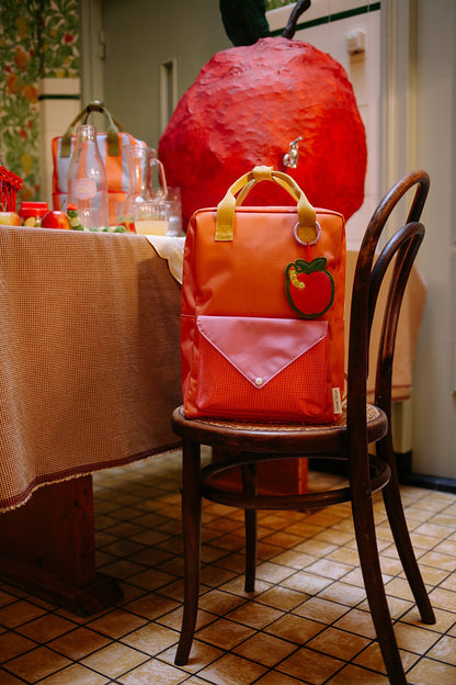 Mochila grande laranja envelope rosa quadradinhos