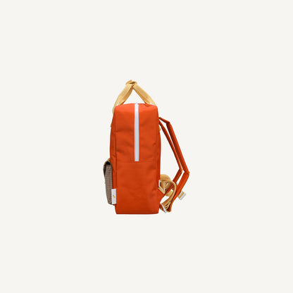 Mochila média laranja envelope castanho quadradinhos