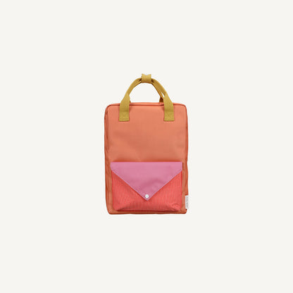 Mochila grande laranja envelope rosa quadradinhos