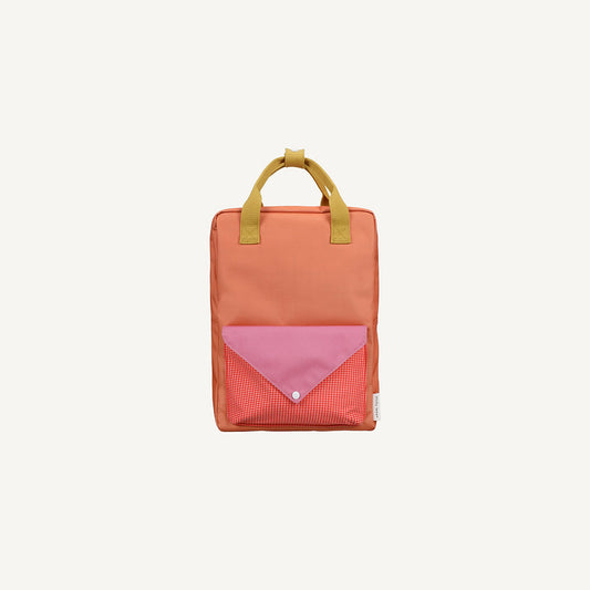 Mochila grande laranja envelope rosa quadradinhos