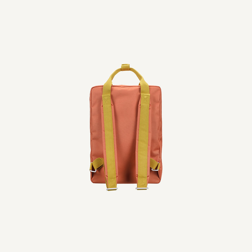 Mochila grande laranja envelope rosa quadradinhos
