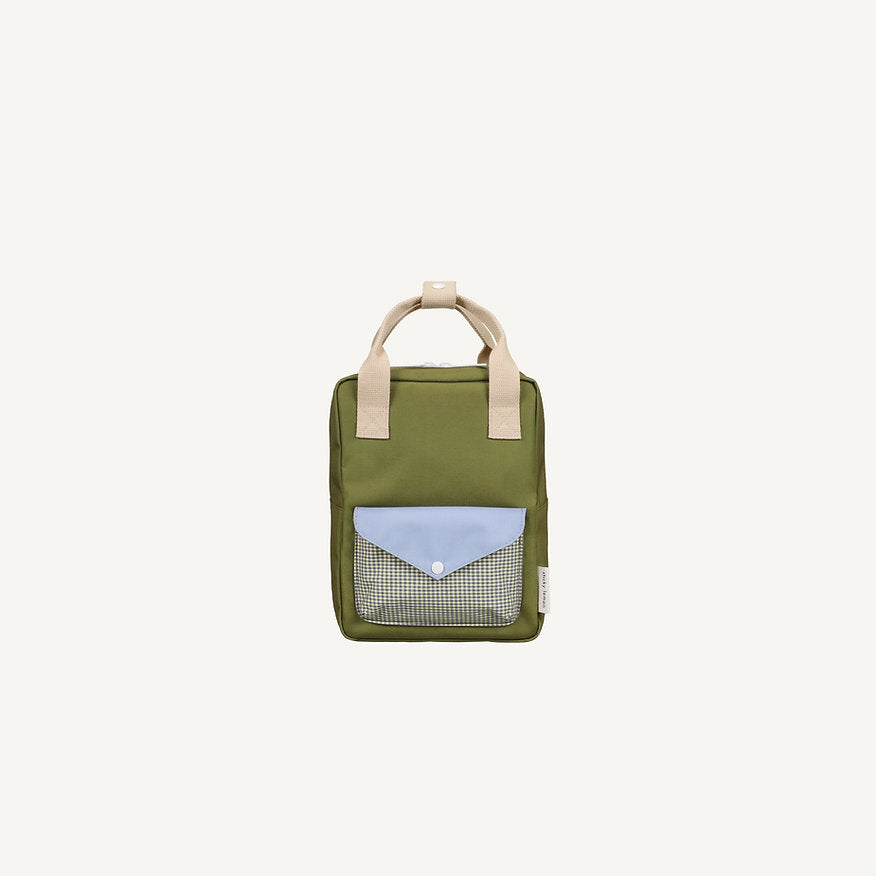 Mochila pequena verde envelope azul quadradinhos