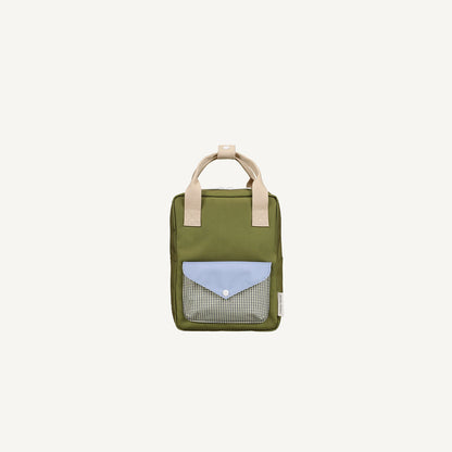 Mochila pequena verde envelope azul quadradinhos