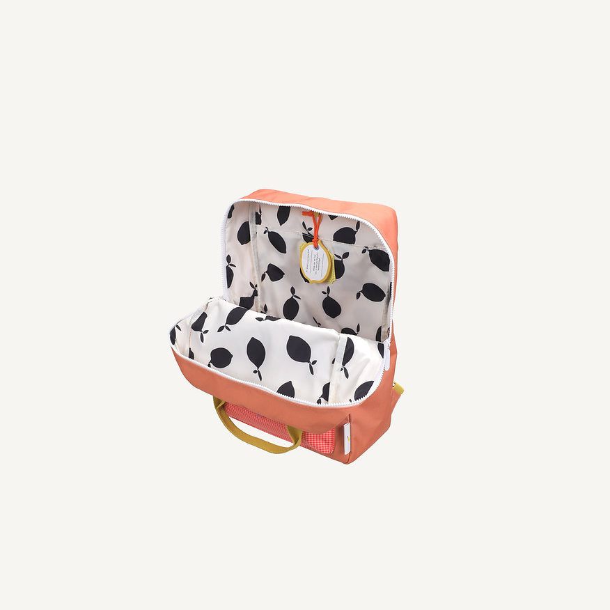 Mochila grande laranja envelope rosa quadradinhos