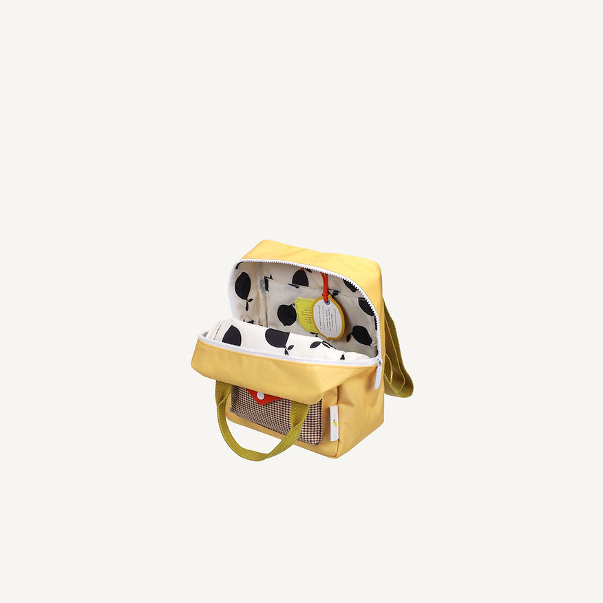 Mochila pequena amarela bolso envelope castanho quadrados