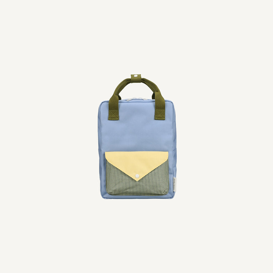 Mochila média azul envelope verde quadradinhos