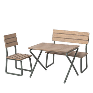 Mesa e cadeiras de jardim