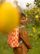 Carregar imagem no visualizador da galeria, Mochila grande farmhouse laranja eléctrico/amarelo manteiga