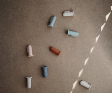 Carregar imagem no visualizador da galeria, Escova dedo silicone - Cambridge blue/shifting sand